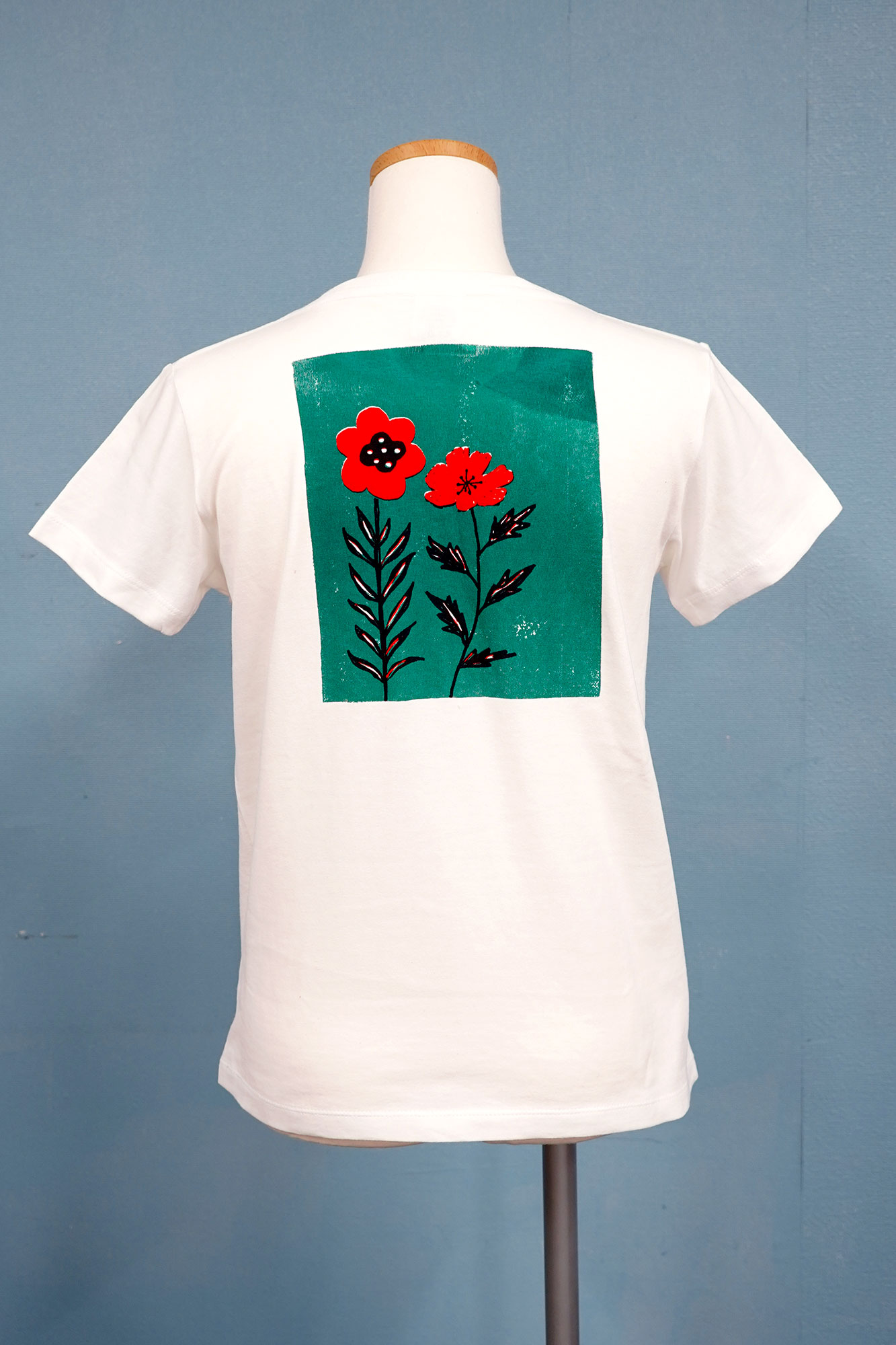 Red flower T-shirts